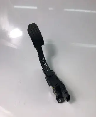 Volvo XC60 Accelerator throttle pedal 31329057
