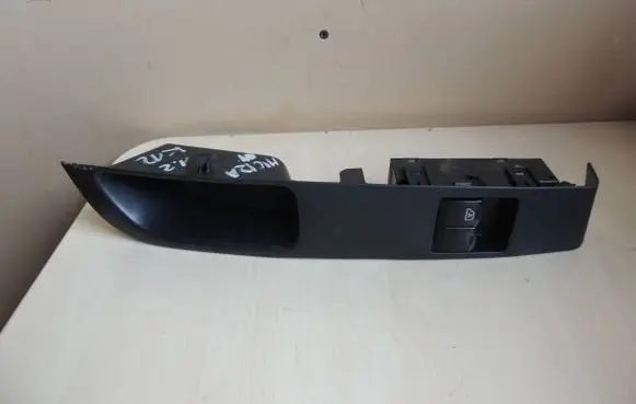 Nissan Micra Quarter vent window switch 