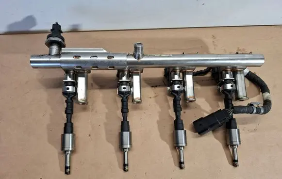 Volvo V60 Fuel main line pipe CJ5G9H487 0261555119