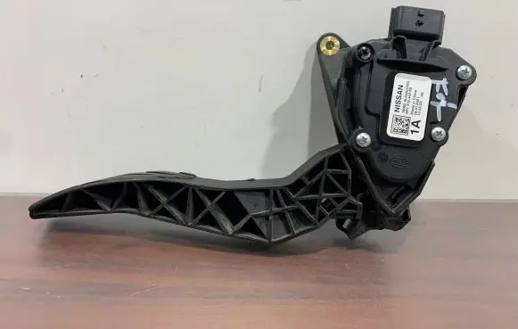 Mitsubishi Outlander IV Accelerator throttle pedal 180026LA5A 32306100AA