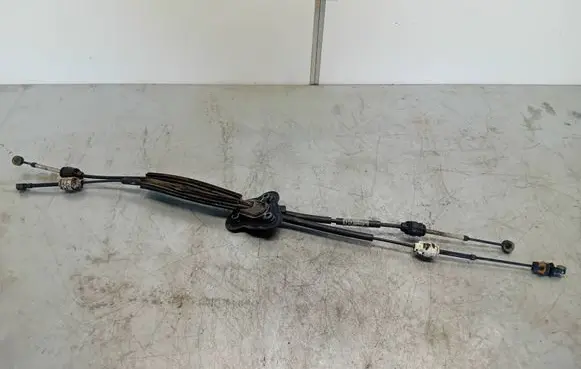 Renault Megane III Gear shift cable linkage 8200781090C