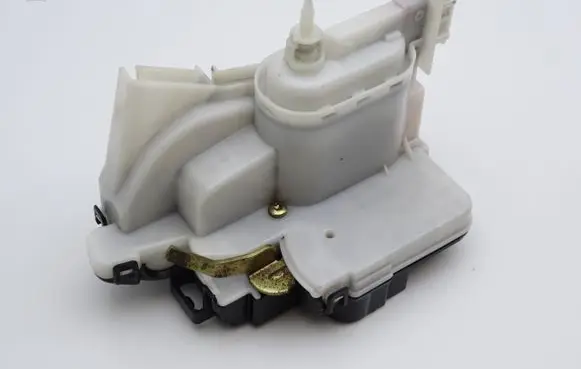 Volkswagen Golf III Rear door lock 1H0862154B