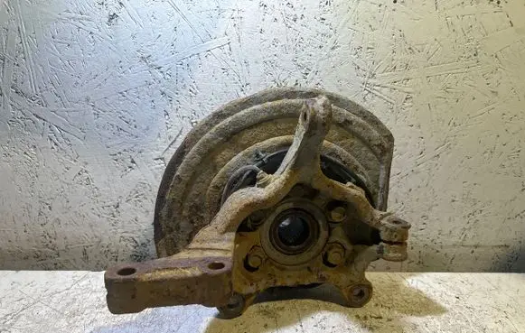 Nissan Leaf I (ZE0) Front wheel hub