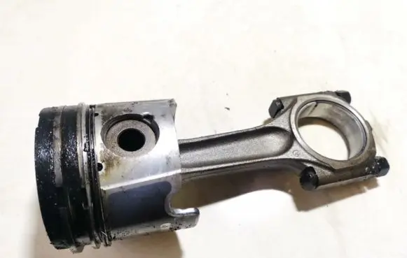 Citroen Xsara Picasso Piston with connecting rod