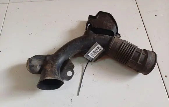 Air intake hose/pipe