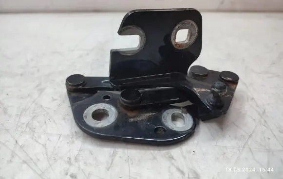 Audi A3 S3 8P Tailgate/trunk/boot hinge 8P7827299E