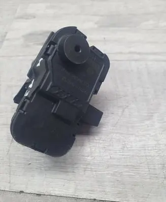 Fuel tank cap lock