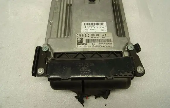 Audi A4 S4 B7 8E 8H Engine control unit/module 8E0910115K