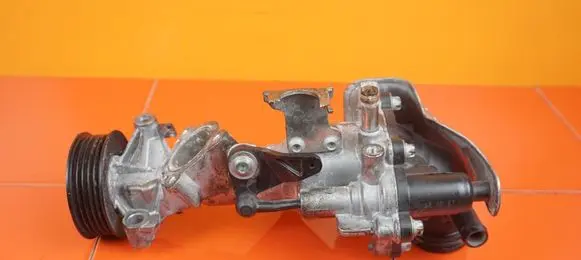 Mercedes-Benz B W246 W242 Water pump A2702000800 270910