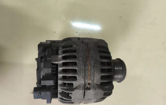 Volkswagen Polo IV 9N3 Generator/alternator 045903023A 0124515022