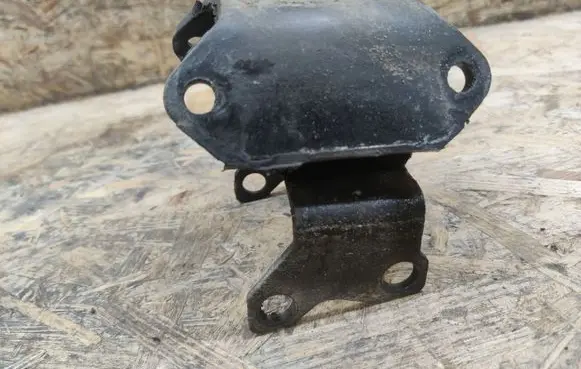 Jaguar XJS Rear differential mounting bracket 
