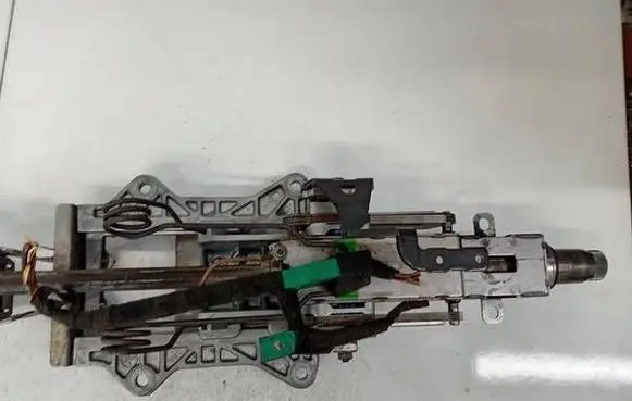 Audi A3 S3 8P Steering wheel axle 22321H