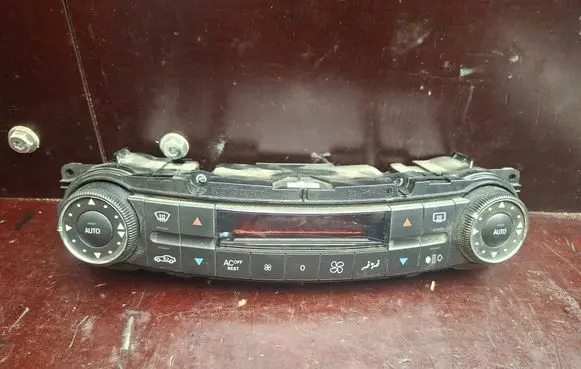 Mercedes-Benz E W211 Climate control unit 2118300685 00080603