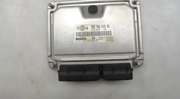 Volkswagen PASSAT B5.5 Engine control unit/module 038906019DS