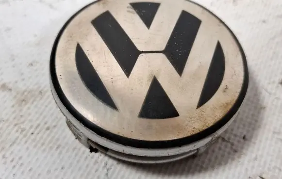 Volkswagen PASSAT B5 Original wheel cap 8A0071213 8A0071213666