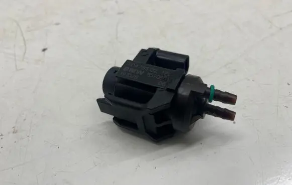 BMW 5 G30 G31 Turbo solenoid valve 8570591
