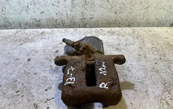 Volkswagen PASSAT B7 Rear brake caliper