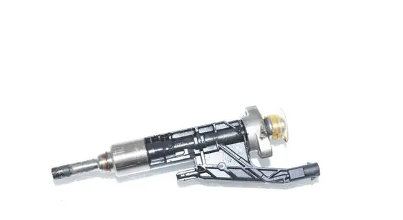 BMW 5 G30 G31 G38 Fuel injector 7639990 13538625396 8625396