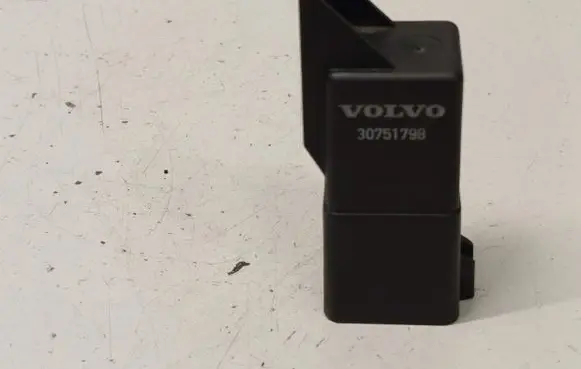 Volvo XC90 Glow plug pre-heat relay 30751798 0281003037