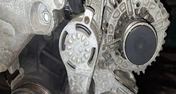Seat Leon (1P) Generator/alternator belt tensioner 03G903315D