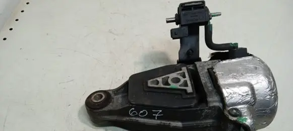 Peugeot 607 Engine mount bracket 326C64 326C65