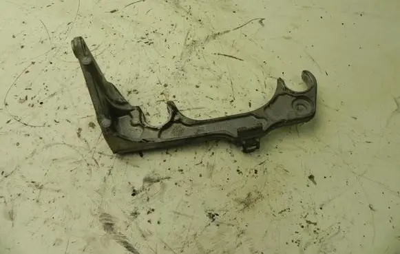 Mercedes-Benz E W212 Air filter cleaner box bracket assembly A6510940127 MB1017