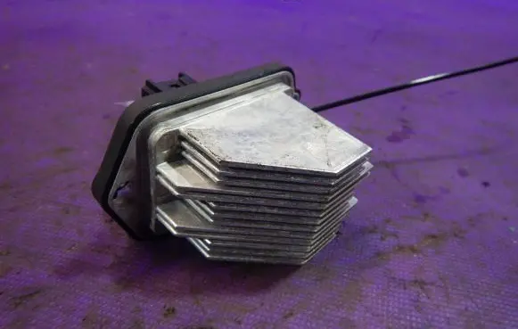 Heater blower motor/fan resistor