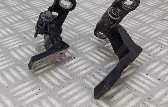 Volvo XC40 Rear door upper hinge 31457096