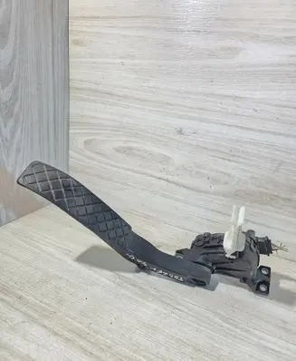 Volkswagen Touareg I Accelerator throttle pedal 7L0723507D 6PV00802624