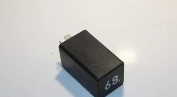 Volkswagen PASSAT B5 Other relay 811919098B 05896410