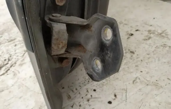 KIA Carens I Front door upper hinge