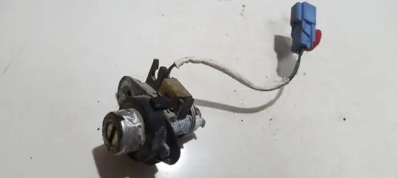 Rover 414 - 416 - 420 Front door lock (next to the handle) 