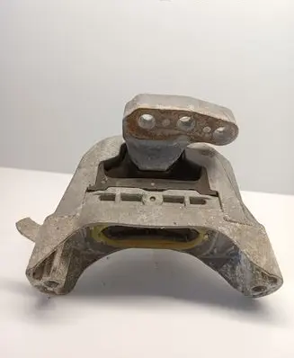 Chevrolet Orlando Engine mount bracket 13284424