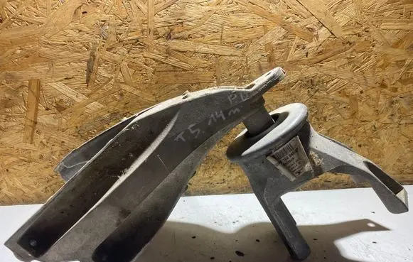 Engine mount bracket