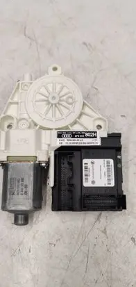 Audi A3 S3 8P Front door window regulator motor 8P0959802H