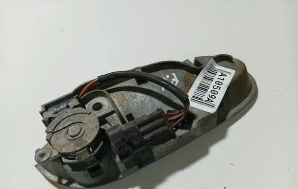 Opel Omega B1 Front door lock (next to the handle) 