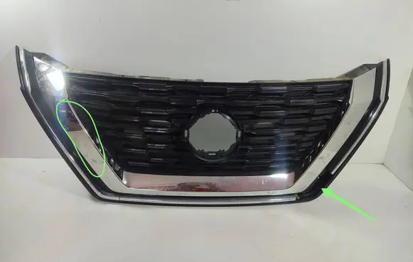 Nissan Rogue Front bumper upper radiator grill 623106RR0A