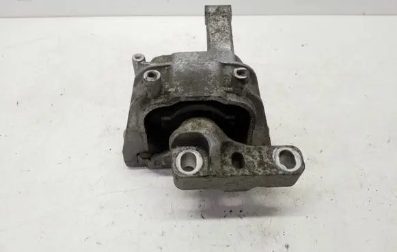Volkswagen Tiguan Engine mount bracket 5N0199262