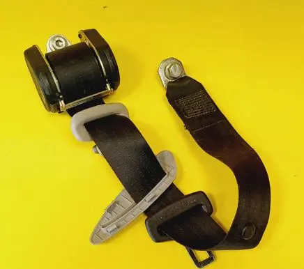Rear seatbelt