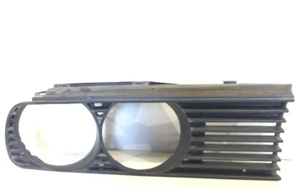 BMW 3 E30 Under headlight/headlamp trim 18760920
