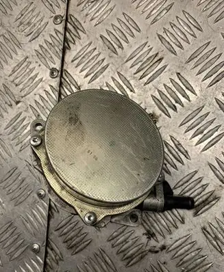 Volkswagen Touareg I Vacuum pump 057145100AE