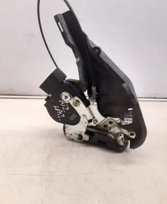 Lexus IS 200-300 Rear door lock