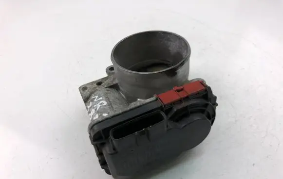 Volvo V70 Throttle valve 8677796