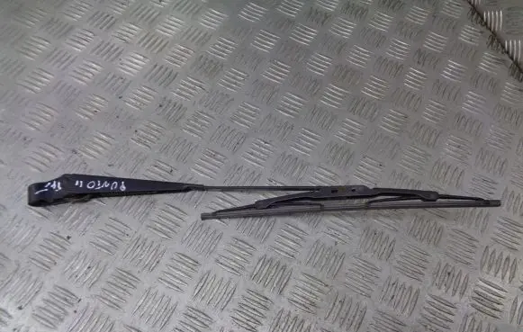 Fiat Punto (188) Rear wiper blade arm