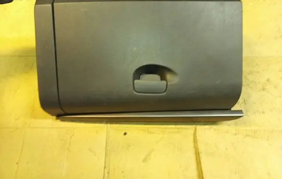 Glove box