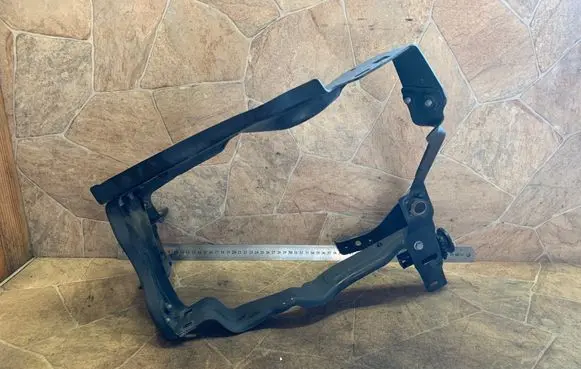 Mercedes-Benz C W204 Headlight/headlamp mounting bracket 204620590