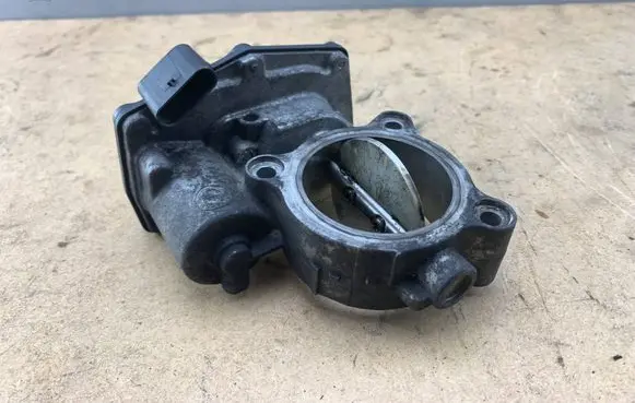 BMW X3 F25 Throttle valve 7810752 13547810752