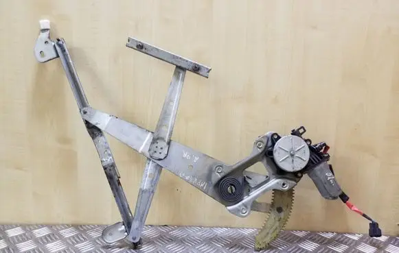 Subaru Impreza II Front door window regulator with motor