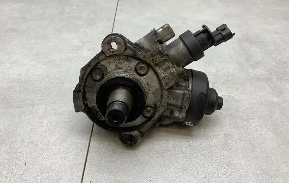 KIA Sportage Fuel injection high pressure pump 331002F600 0445010598