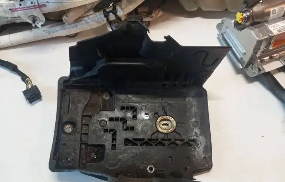 Volvo XC60 Battery tray 31299569